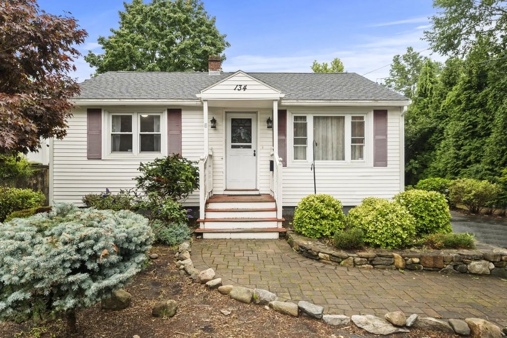 134 Marshall Ave, Lowell