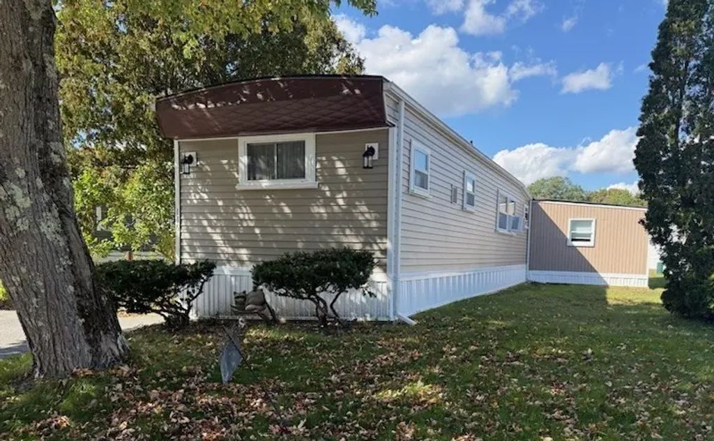 146 Kathleen, Attleboro