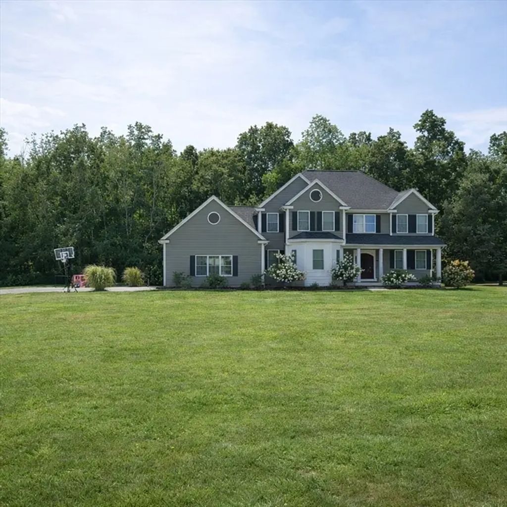 37 W Millbury Rd, Sutton