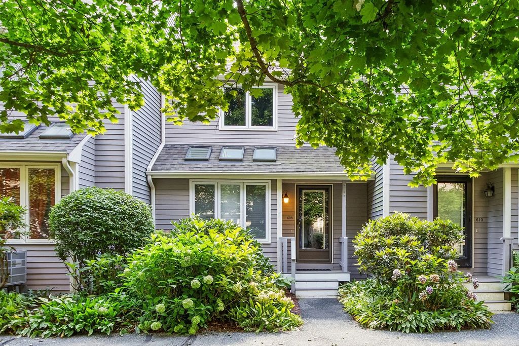 608 Maple Brook Rd #608, Bellingham