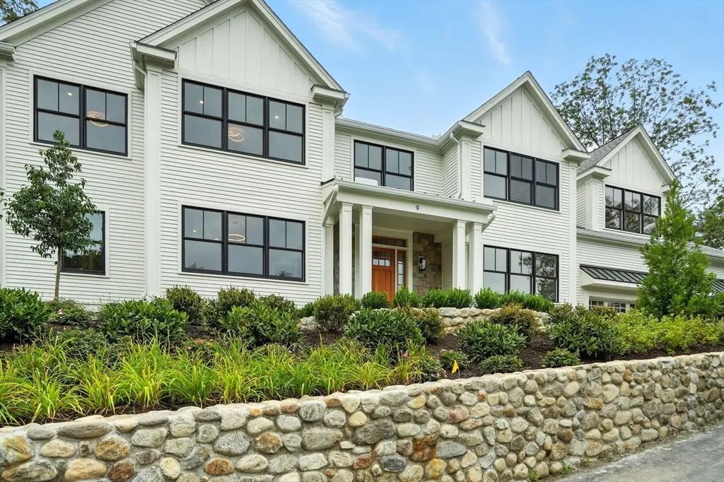 9 Saint James Ct, Belmont