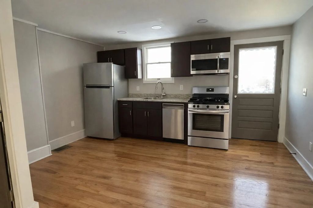 13 Hampden St #2, Westfield