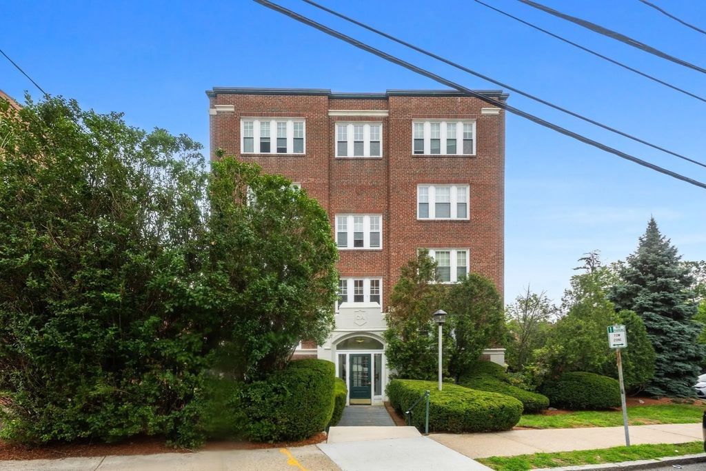 21 Bradlee Rd #32, Medford