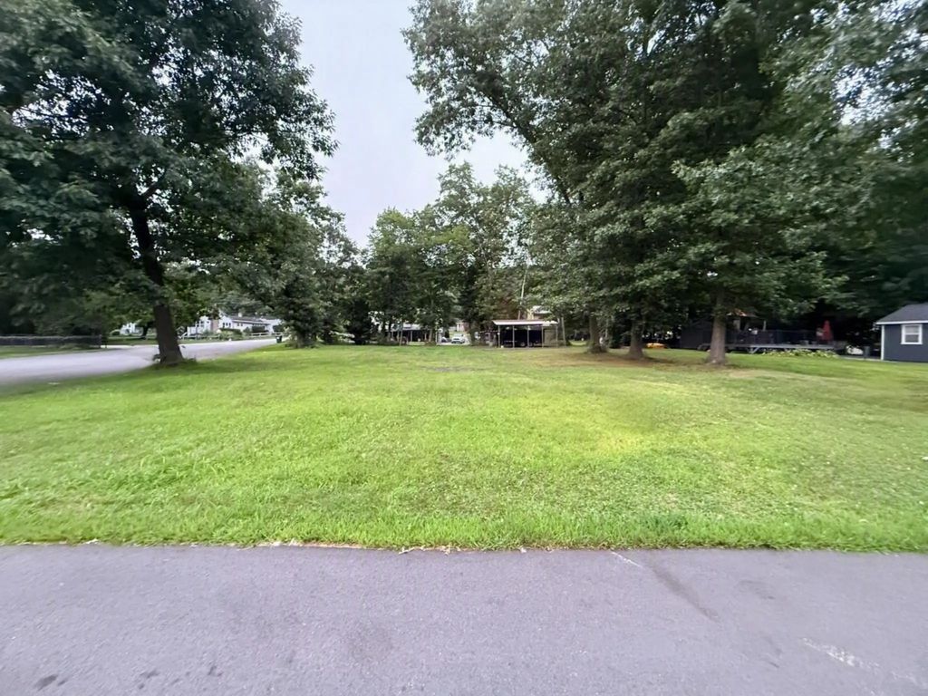 60 Wakefield Ave Webster Lake, Webster