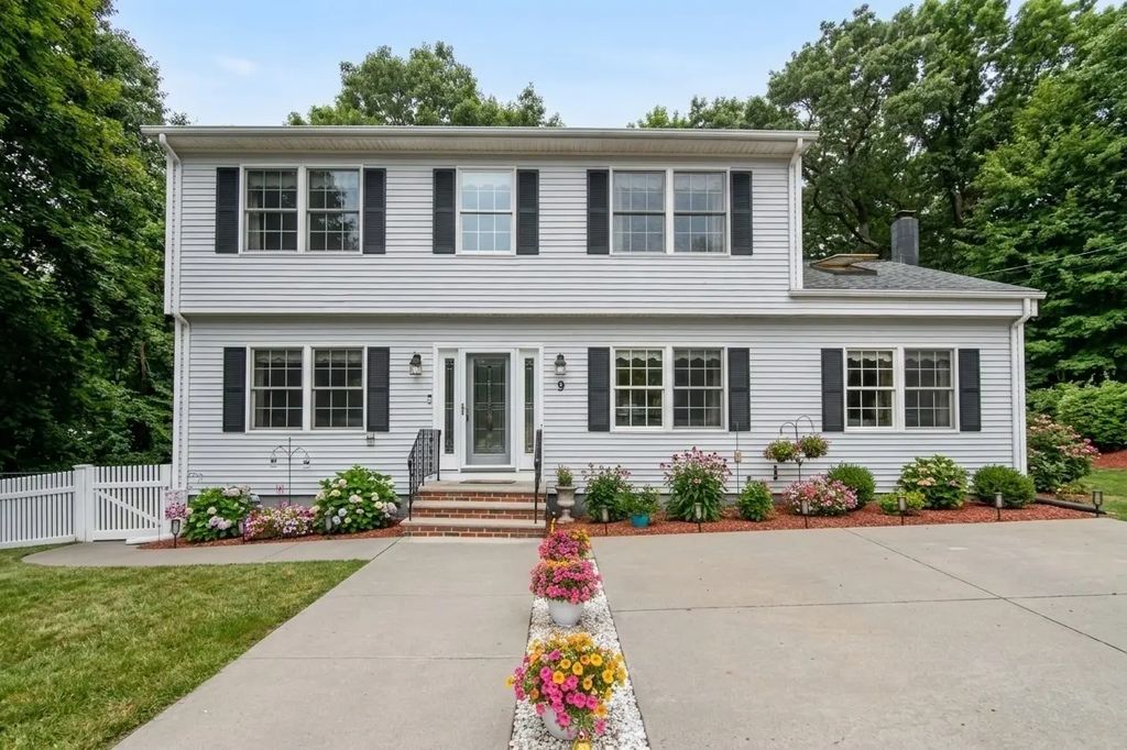 9 Zamora St, Saugus