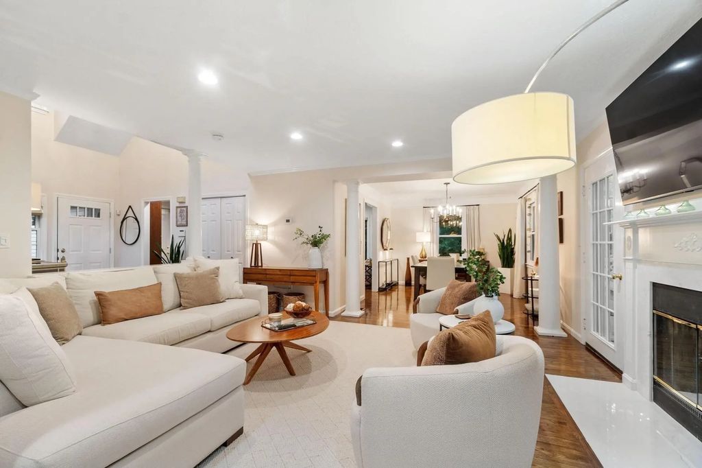 25 Pickman Dr #25, Bedford