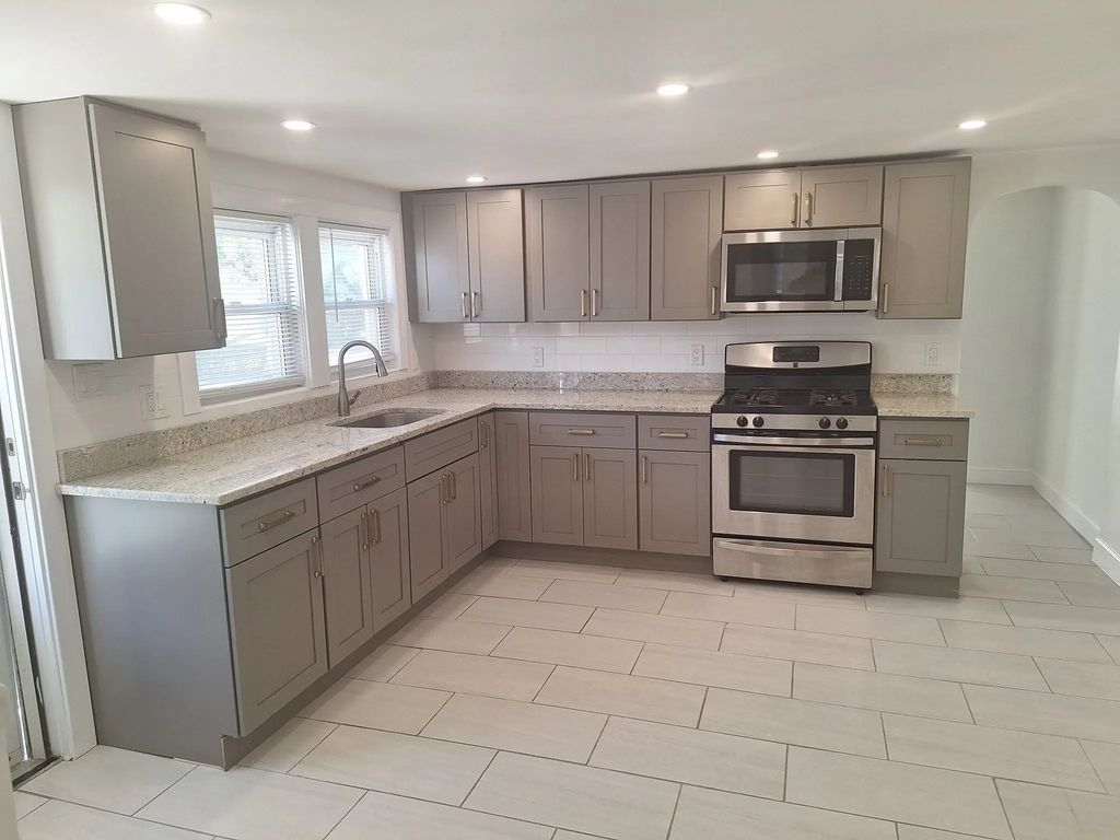 128 Crescent St #2, Quincy