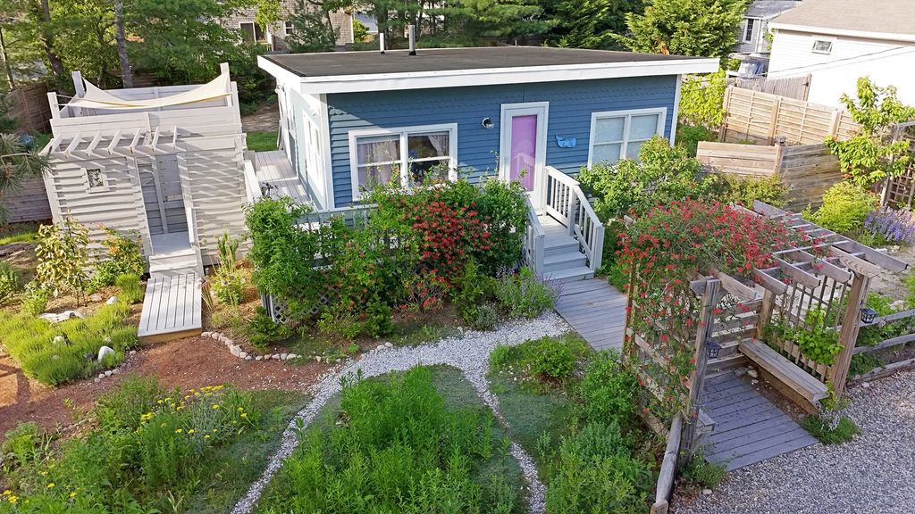 10 Atwater Dr, Falmouth