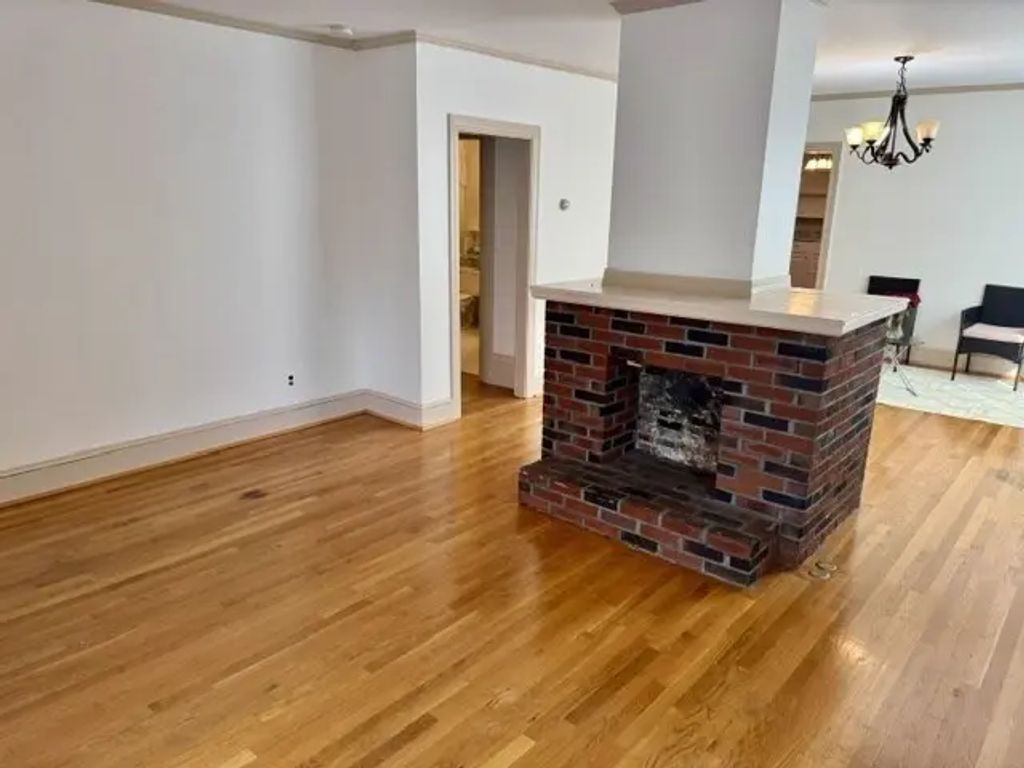17 Ashland St #1, Medford