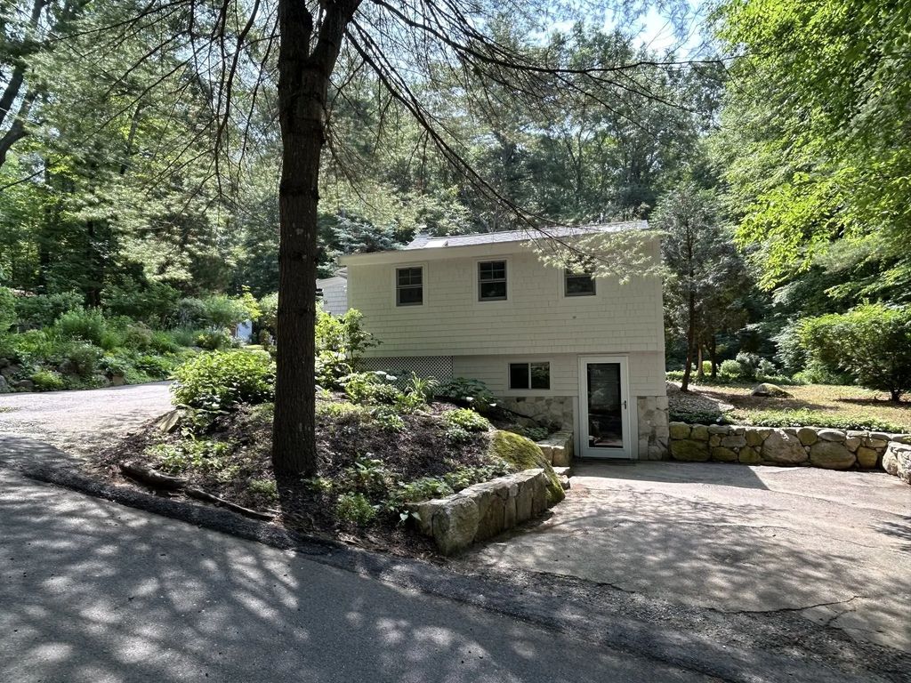 16 Yale Rd, Hopkinton