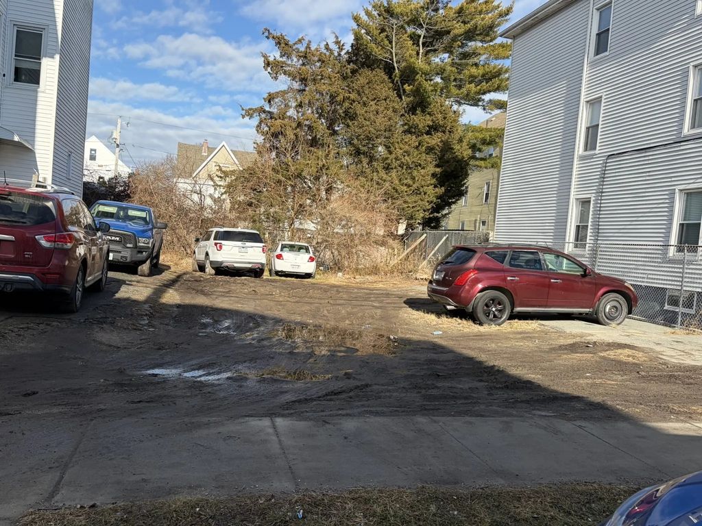 45 Nelson St, New Bedford