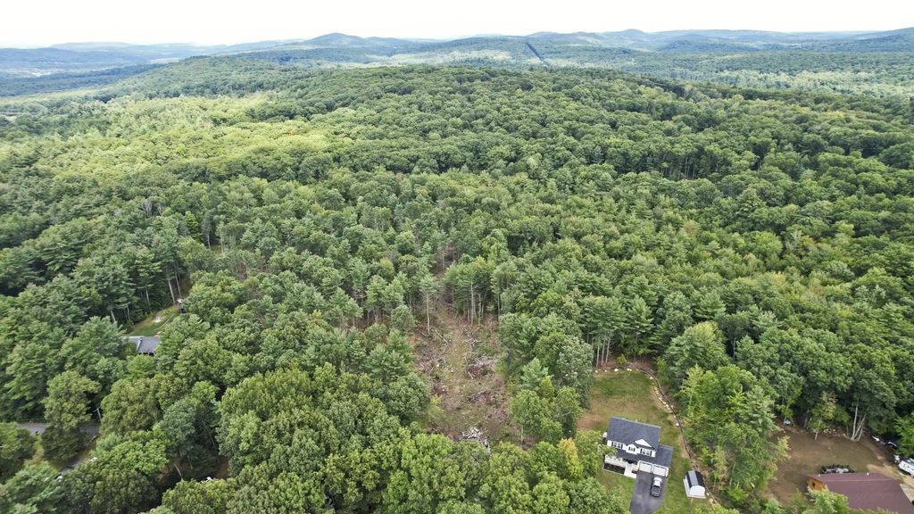 18 Country Ln, Palmer