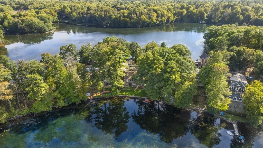 89 Dudley Rd, Wayland