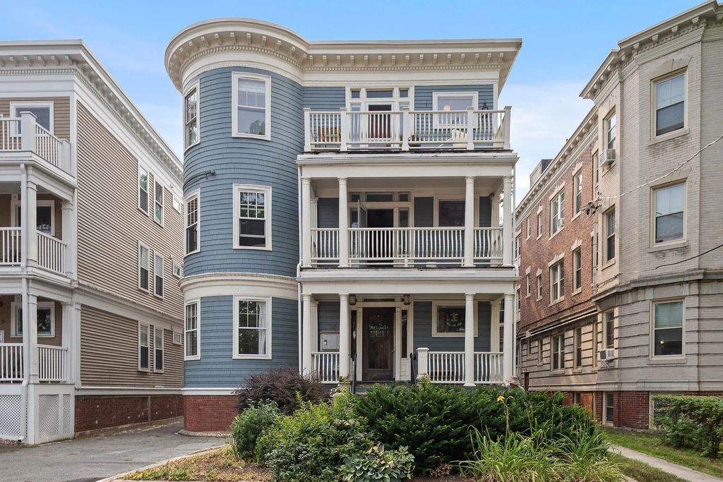 85 Trowbridge St #3, Cambridge
