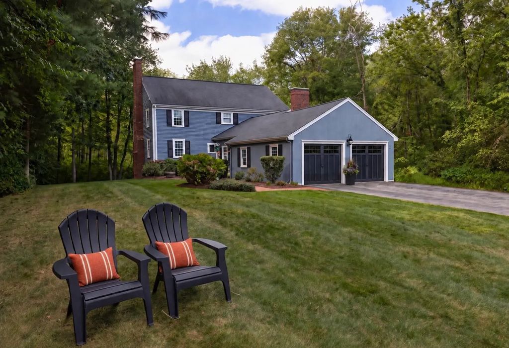 9 Flintlock Circle, Hingham