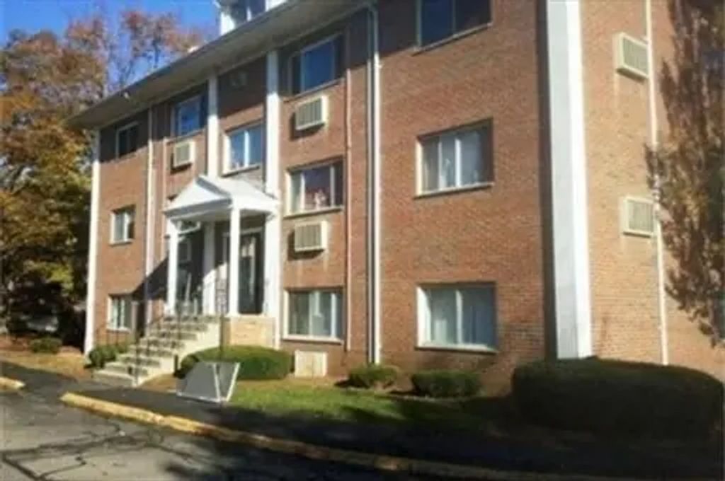 154 Second St #107, Framingham