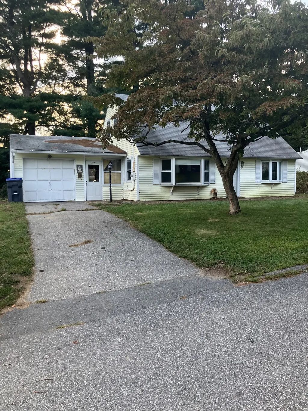 12 Hadley Rd, Methuen