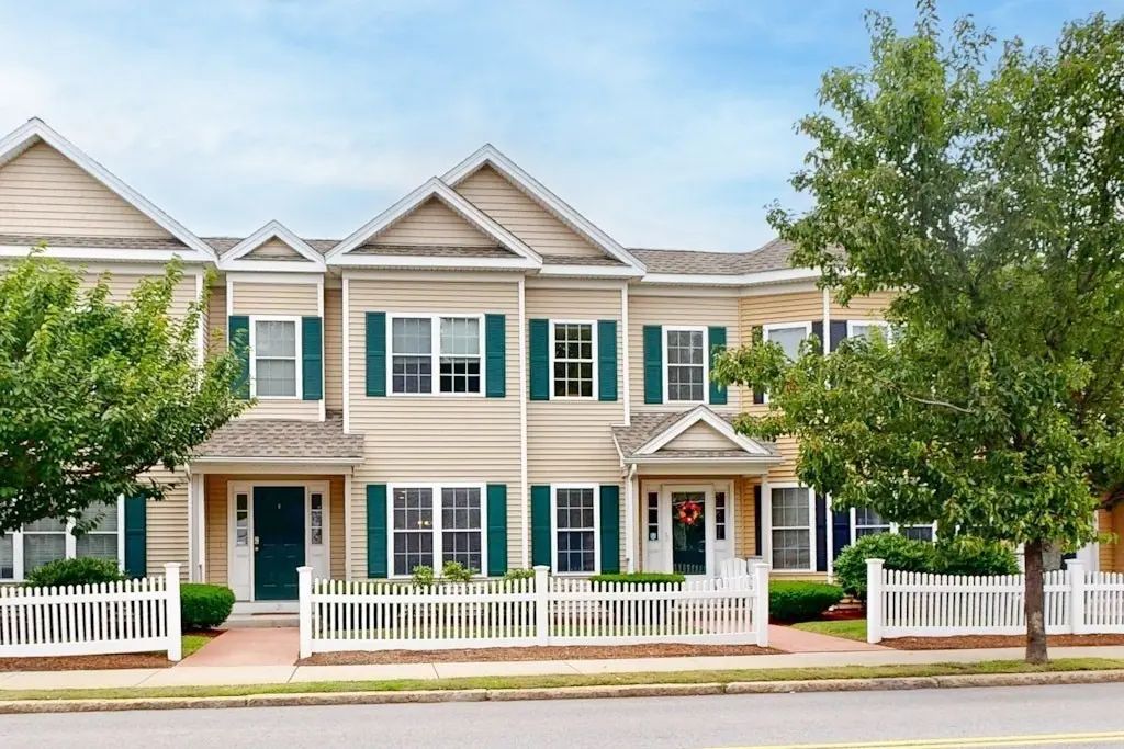 215 Harvard #19, Medford