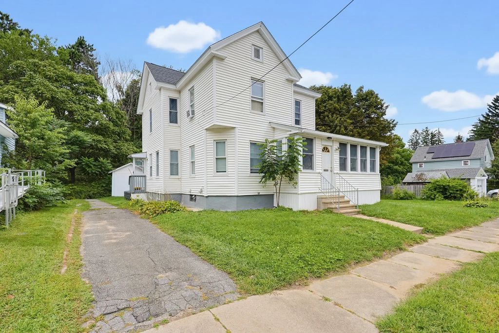 13 Campbell Ave, Leominster