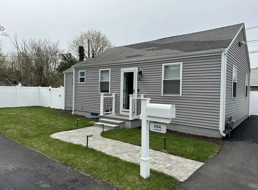 65 Louis St #a, Barnstable