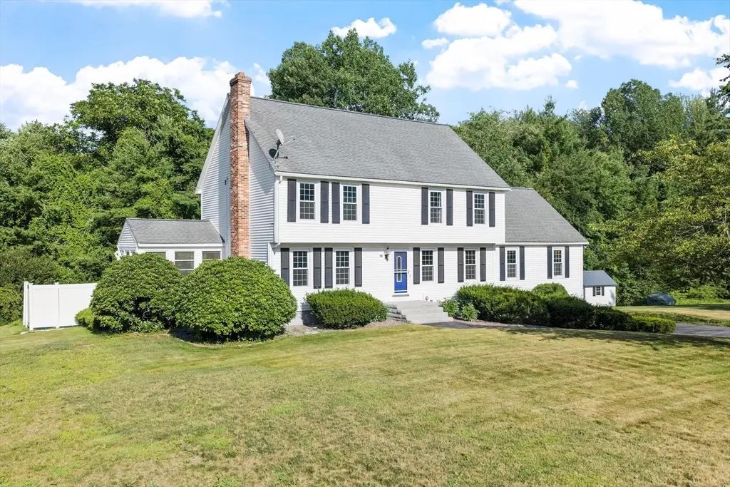 19 Villanova Dr, Westford