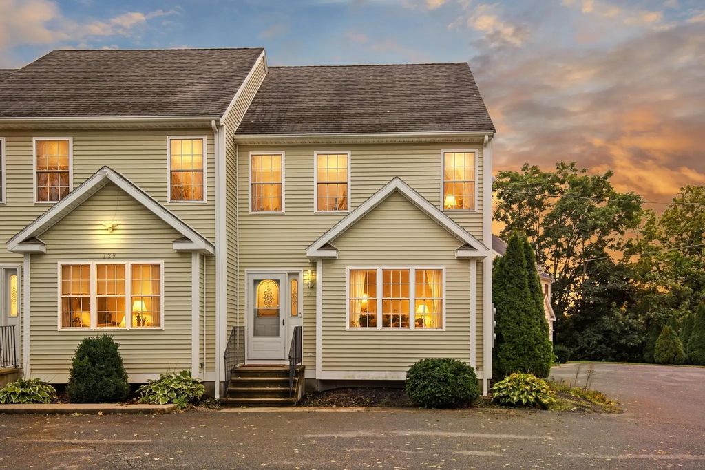 129 Scott St #4, Attleboro