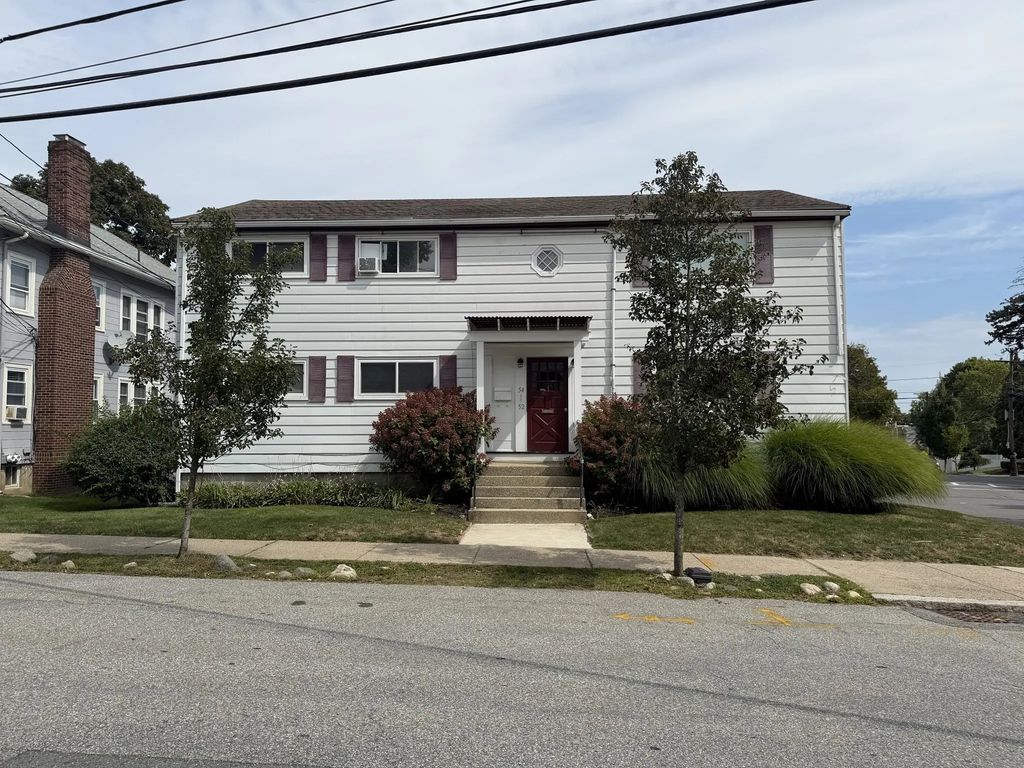 52 Carver Rd E #1, Watertown