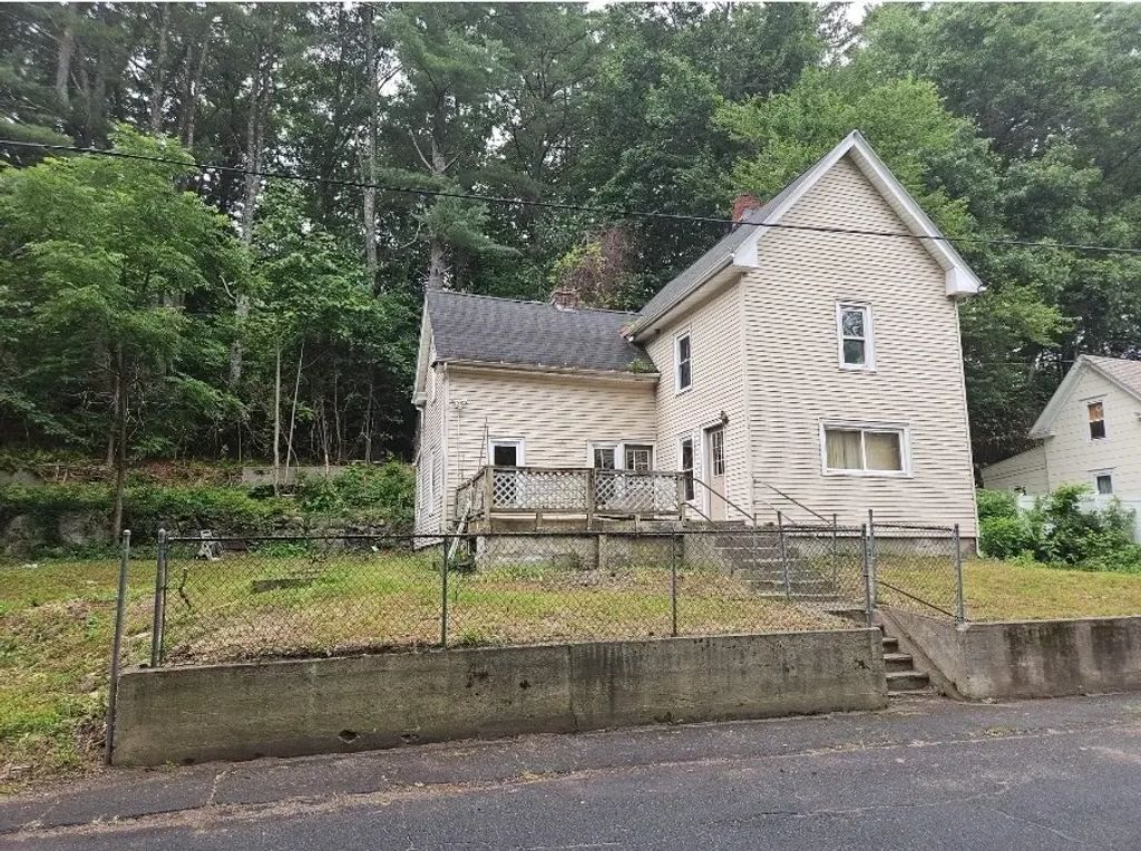 18 Keyes Street, Belchertown
