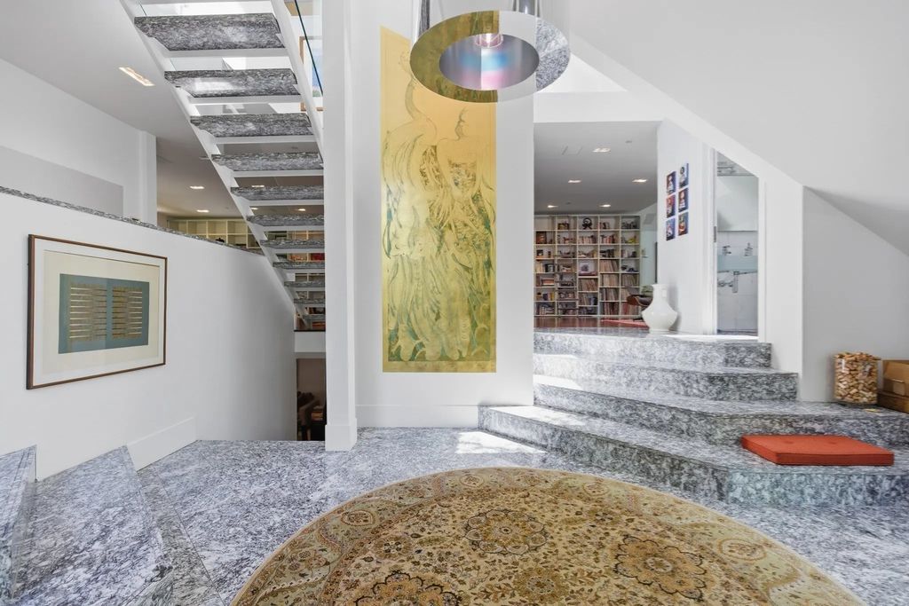 51 Deer Path, Hudson