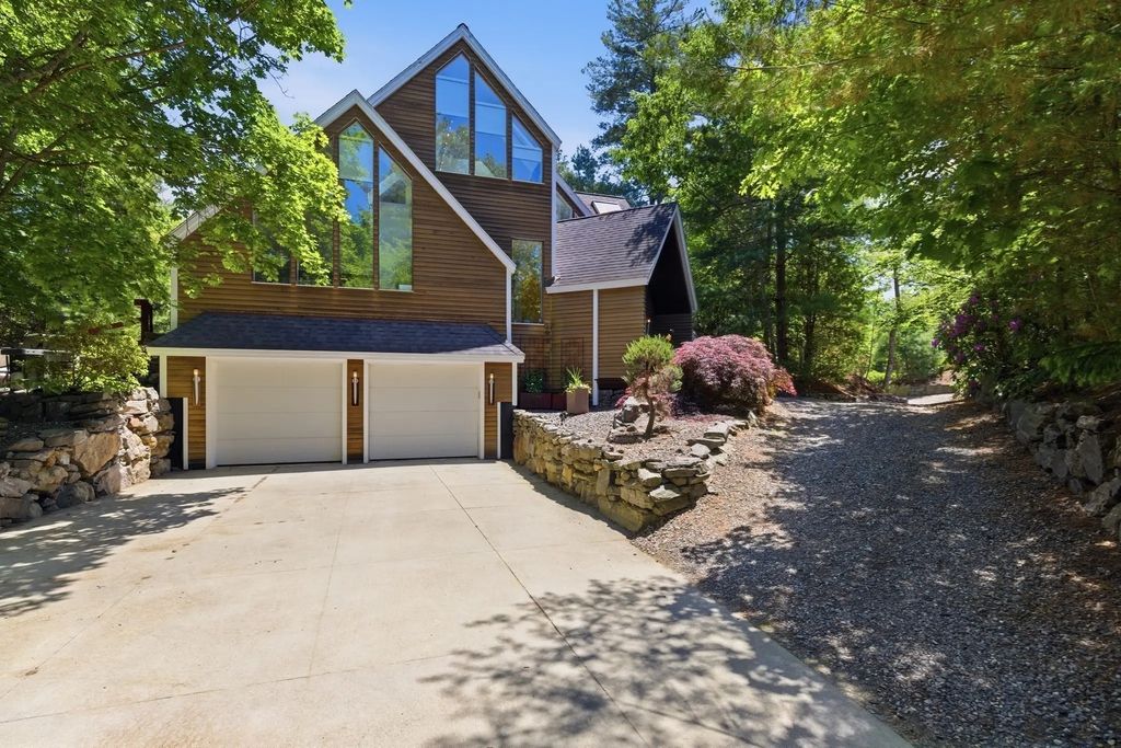 51 Deer Path, Hudson