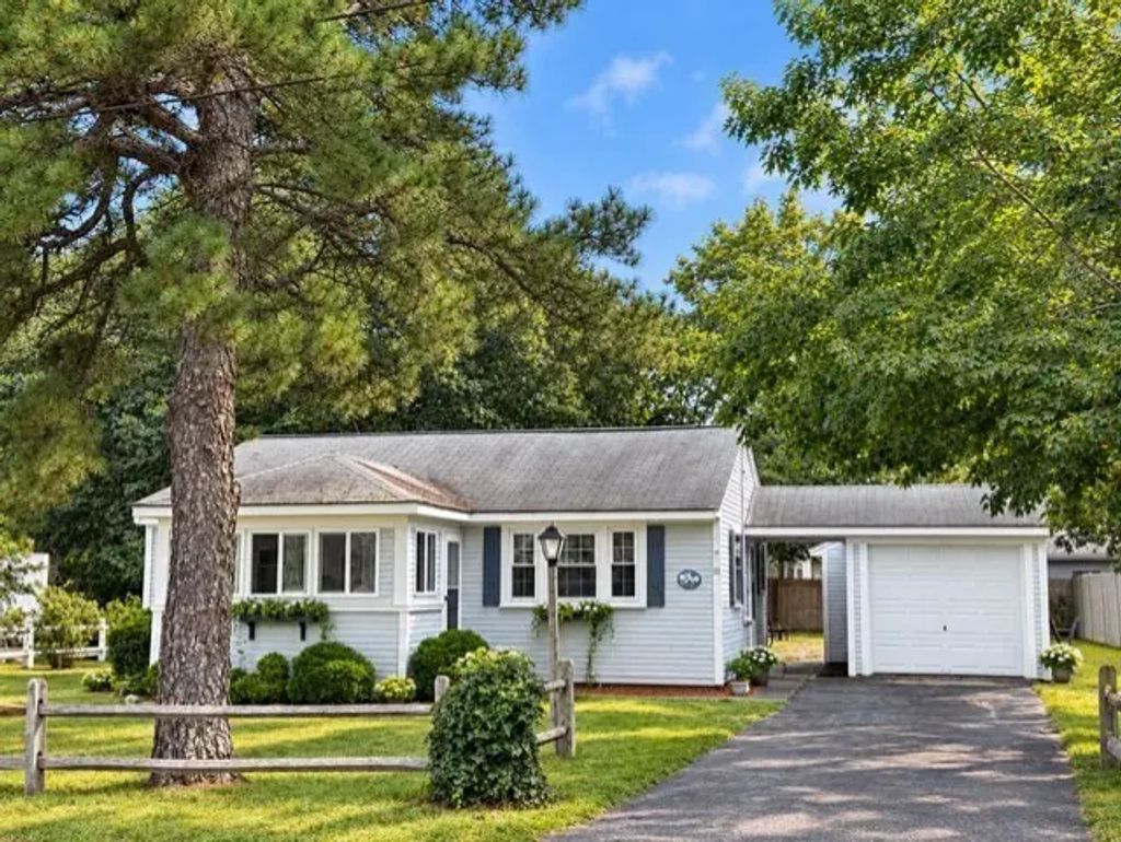11 Lawrence Road, Dennis