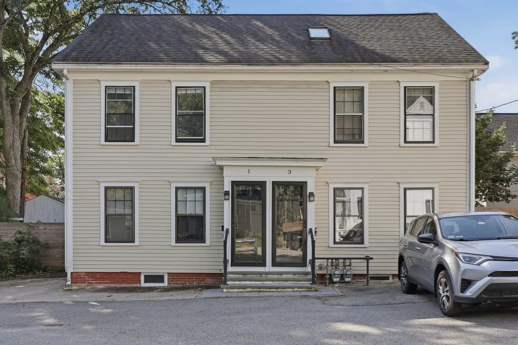 1 Lincoln Ct #1, Amesbury