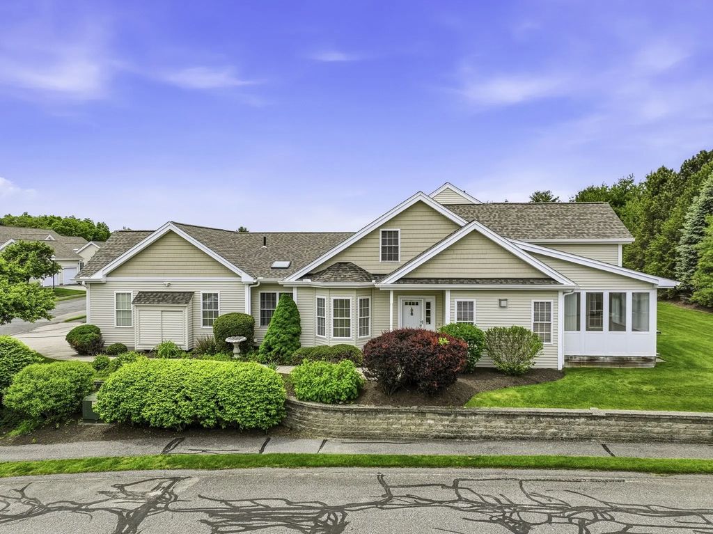 70 Orchard Meadow Dr #70, Shrewsbury