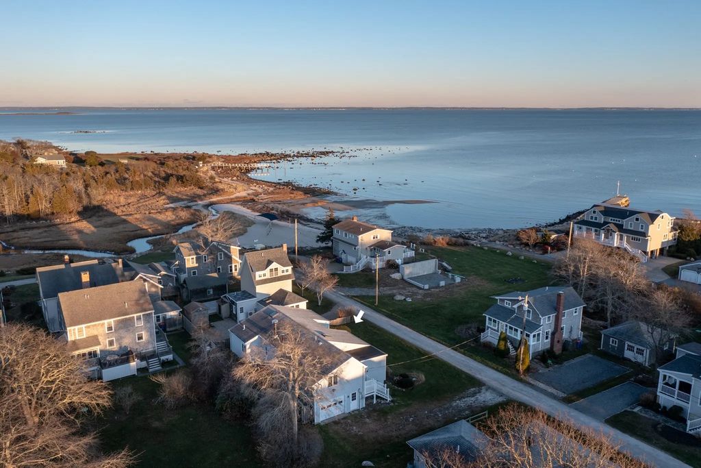 6 Mattakiset Rd, Mattapoisett