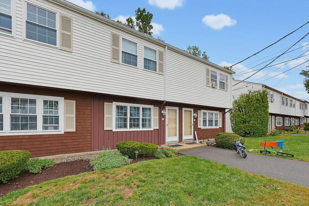 11 Al Pace Dr #b-11, North Attleboro