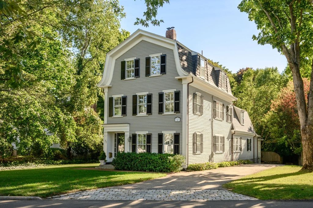 42 Lincoln Street, Hingham