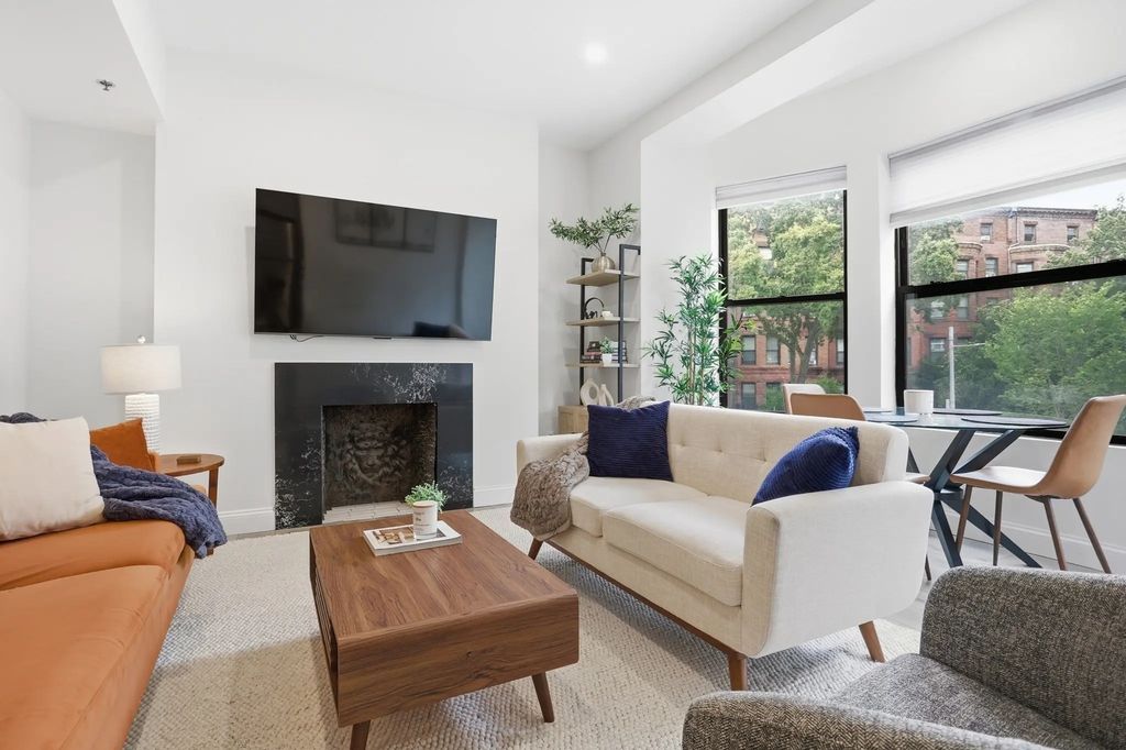 636 Beacon St #206, Boston