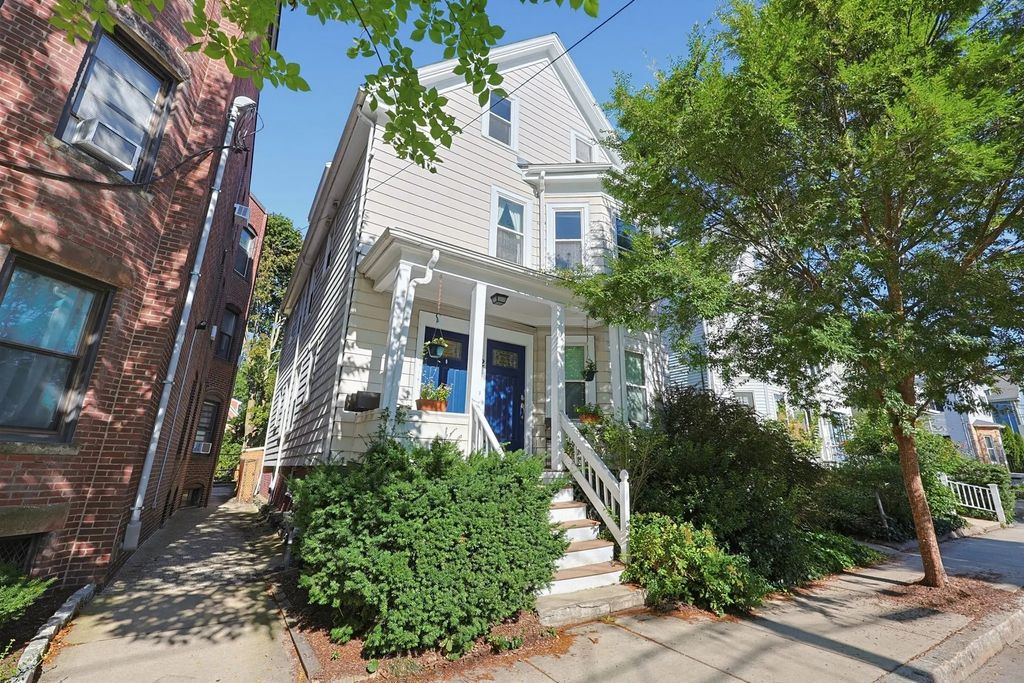 42 Cedar St #3, Somerville