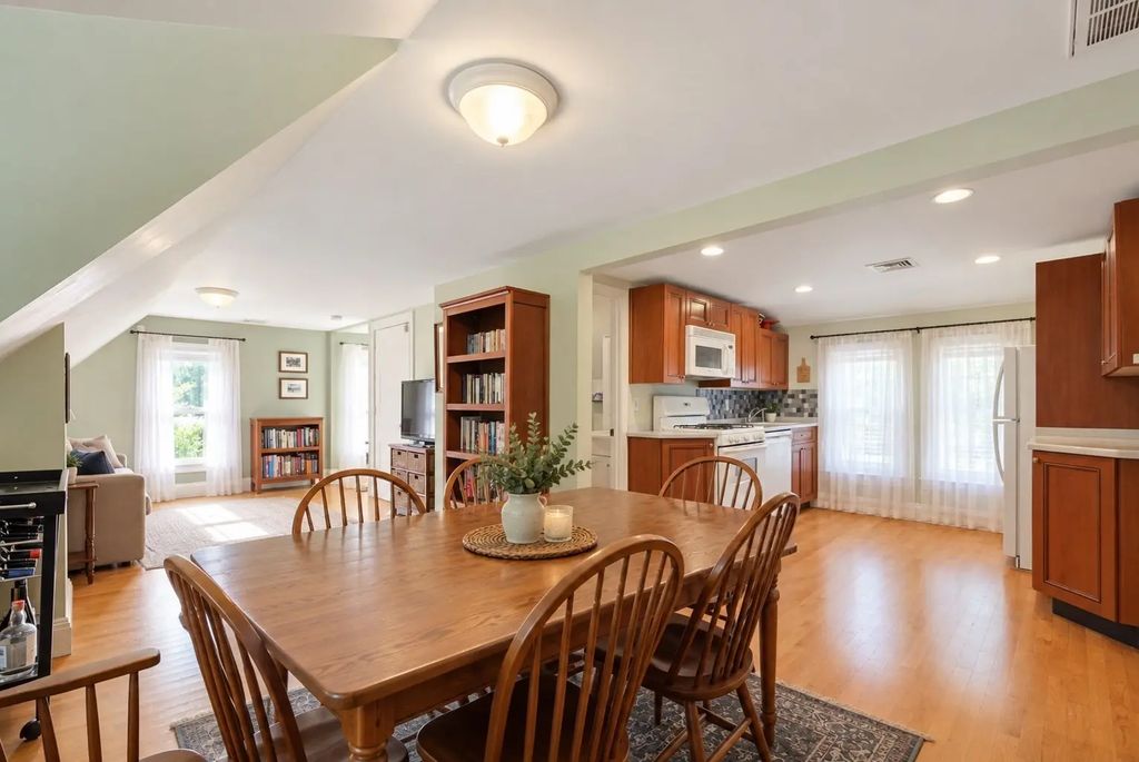 42 Cedar St #3, Somerville