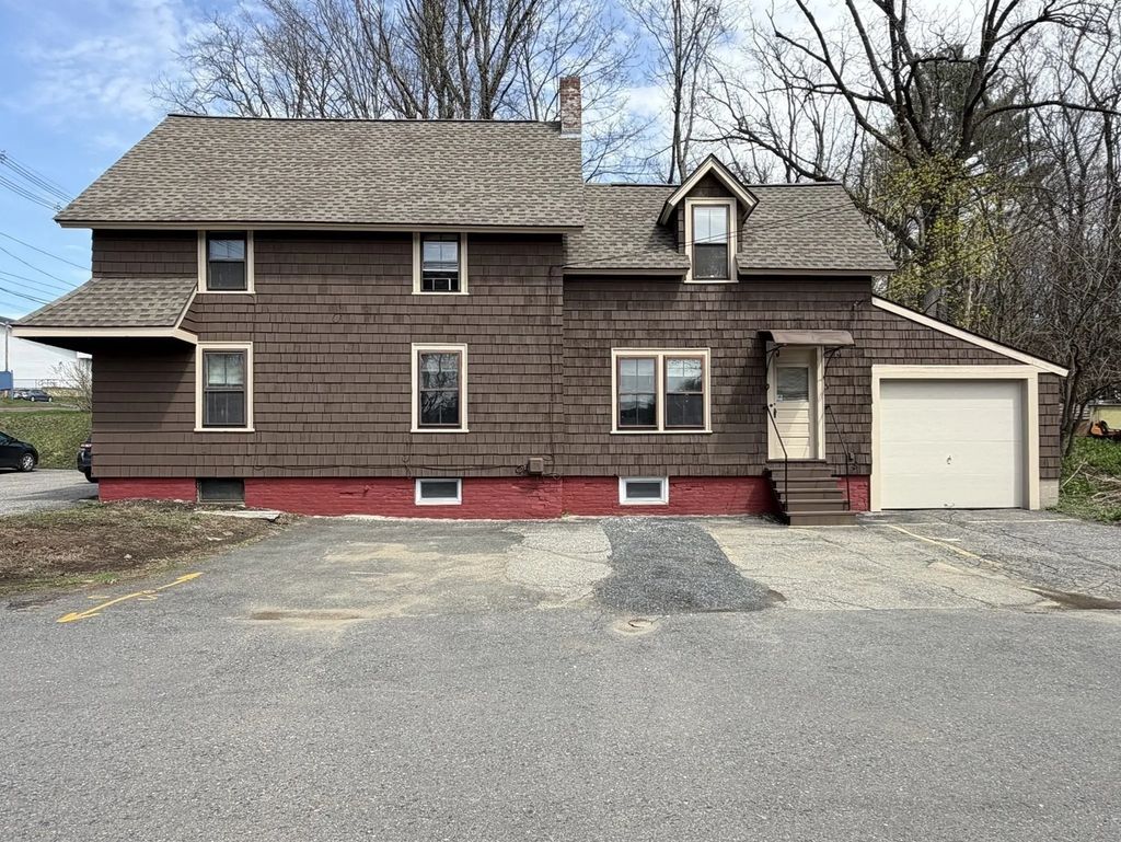 30 Mohawk Trail, Greenfield