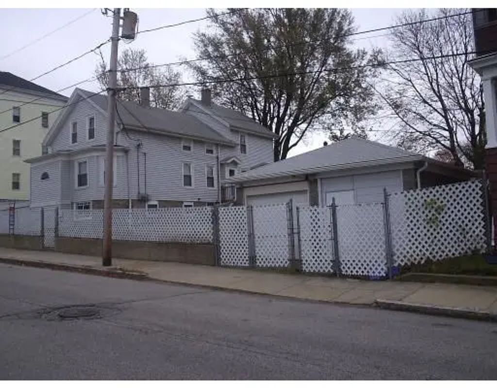 57 Chesworth St, Fall River