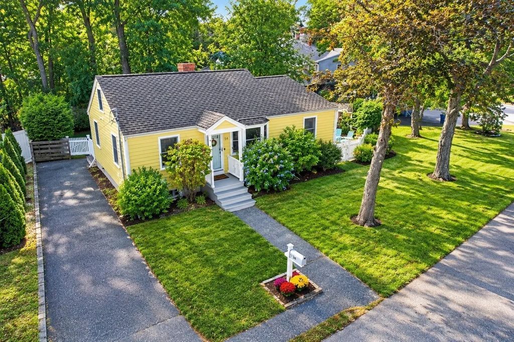 54 Joclyn Ave, Framingham