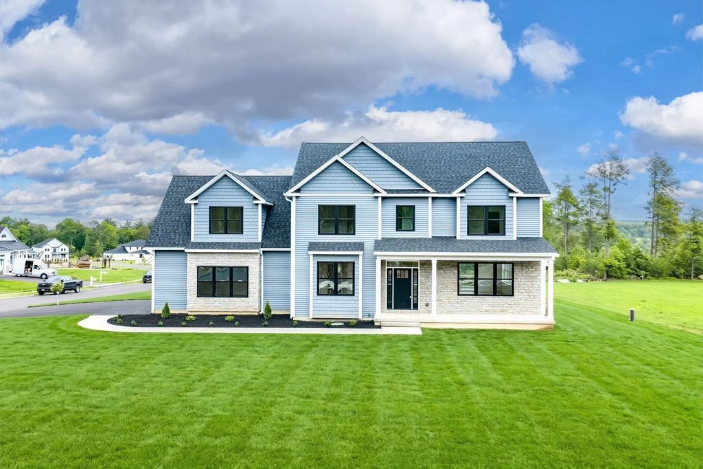 32 Balsam Hill Rd, Ludlow