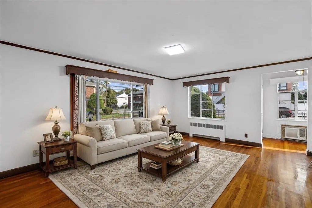 176 River St, Waltham