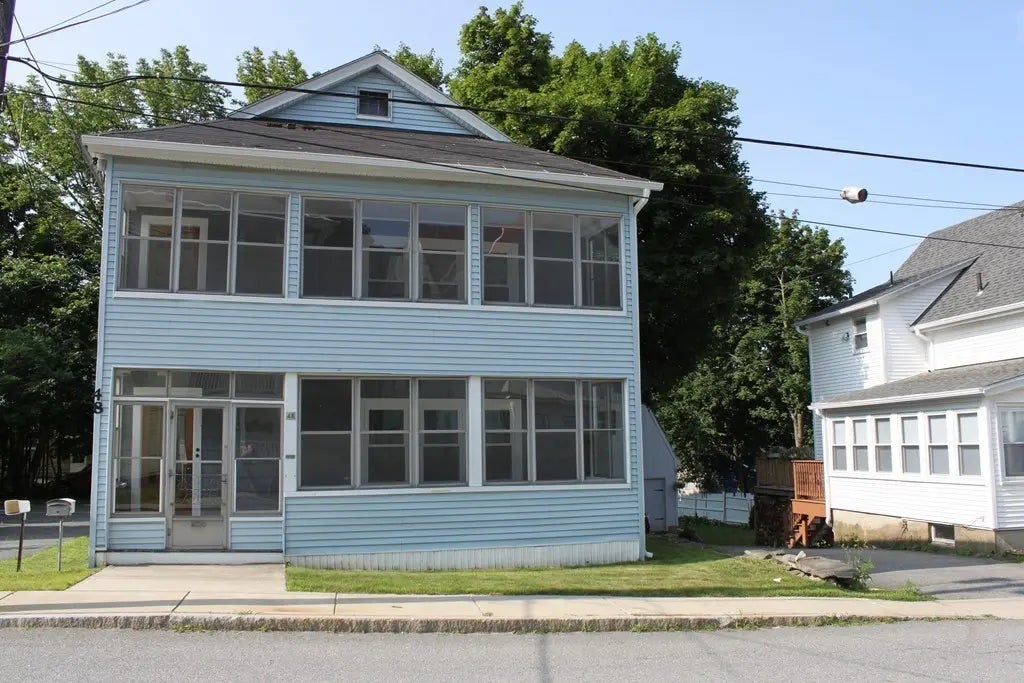 48 Richmond St #2nd Fl, Gardner