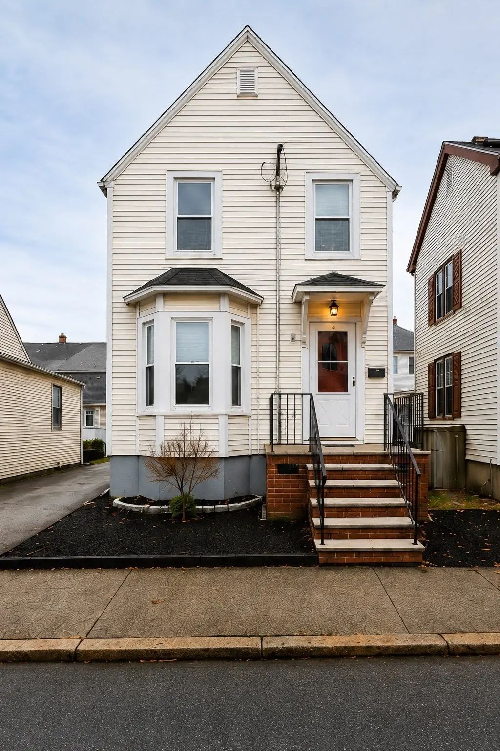28 Everett St, Woburn