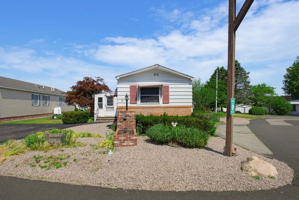 18 Sunset Lane, Plainville