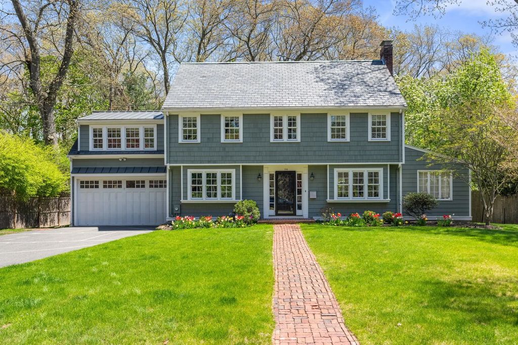 104 Fairbanks Avenue, Wellesley