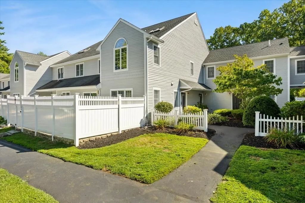 125 Highland St #306, Taunton