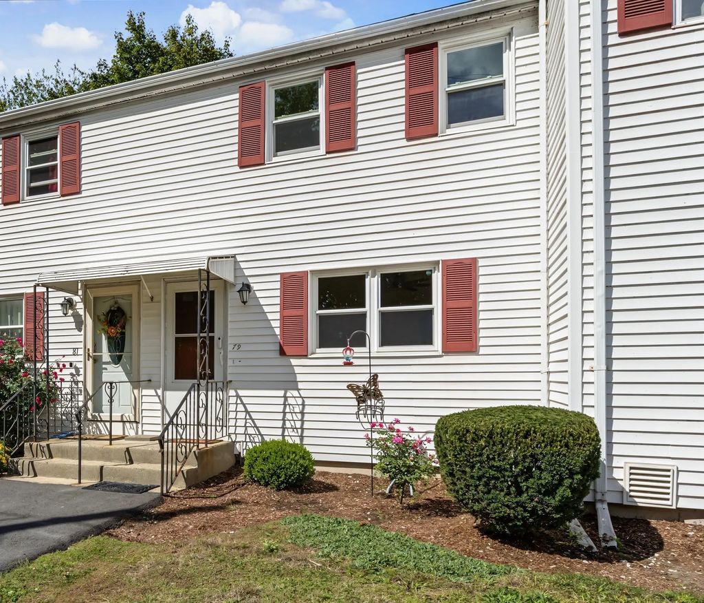 79 Arnold Ave #79, Lowell